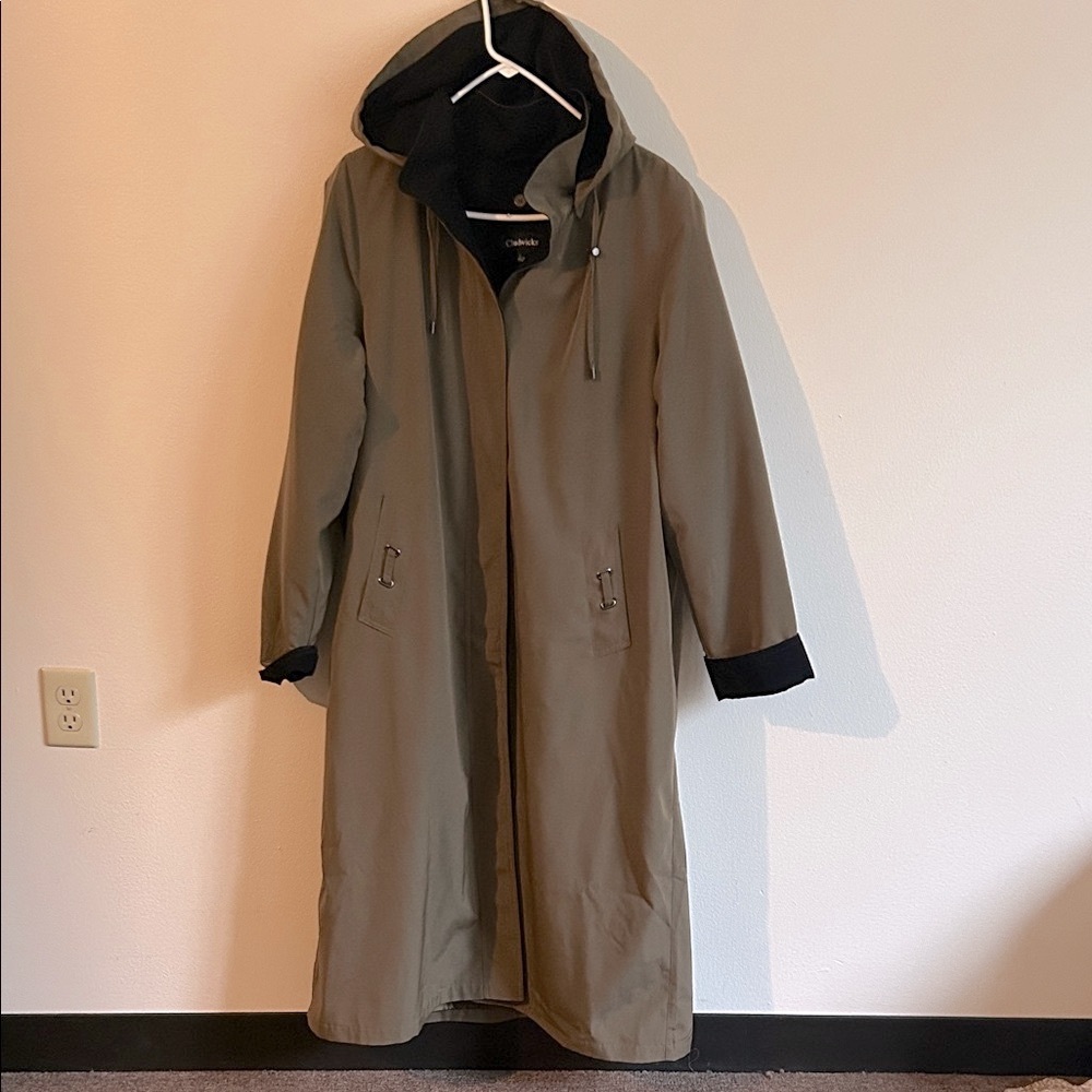 Classic All Season Brown/Black Trim Nice Details. Long Trench Coat..L